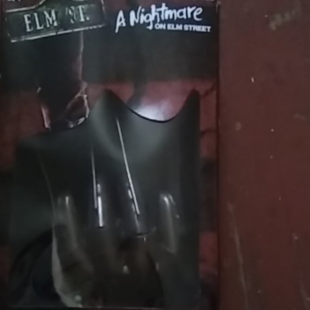 A nightmare on Elm st freddy kurger glove